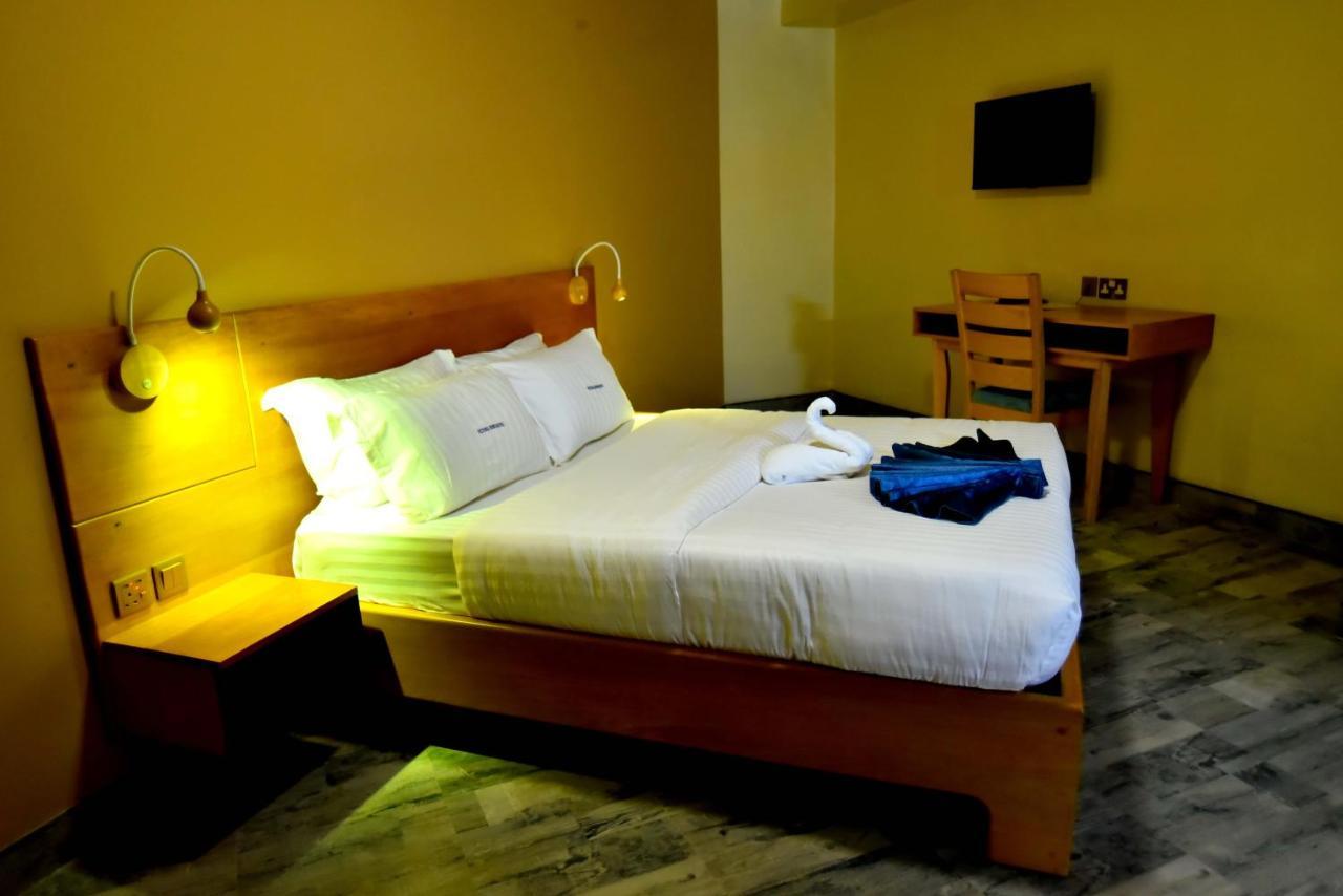 Victoria Mews Hotel 坎帕拉 外观 照片