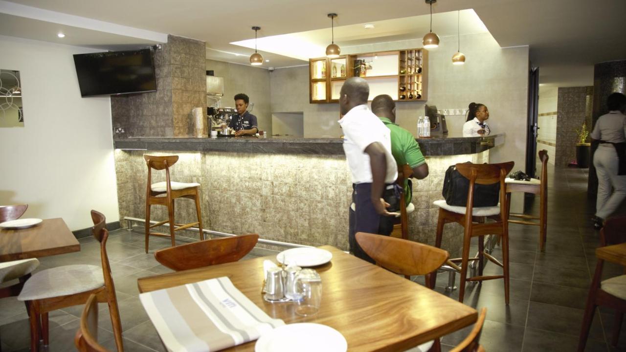 Victoria Mews Hotel 坎帕拉 外观 照片
