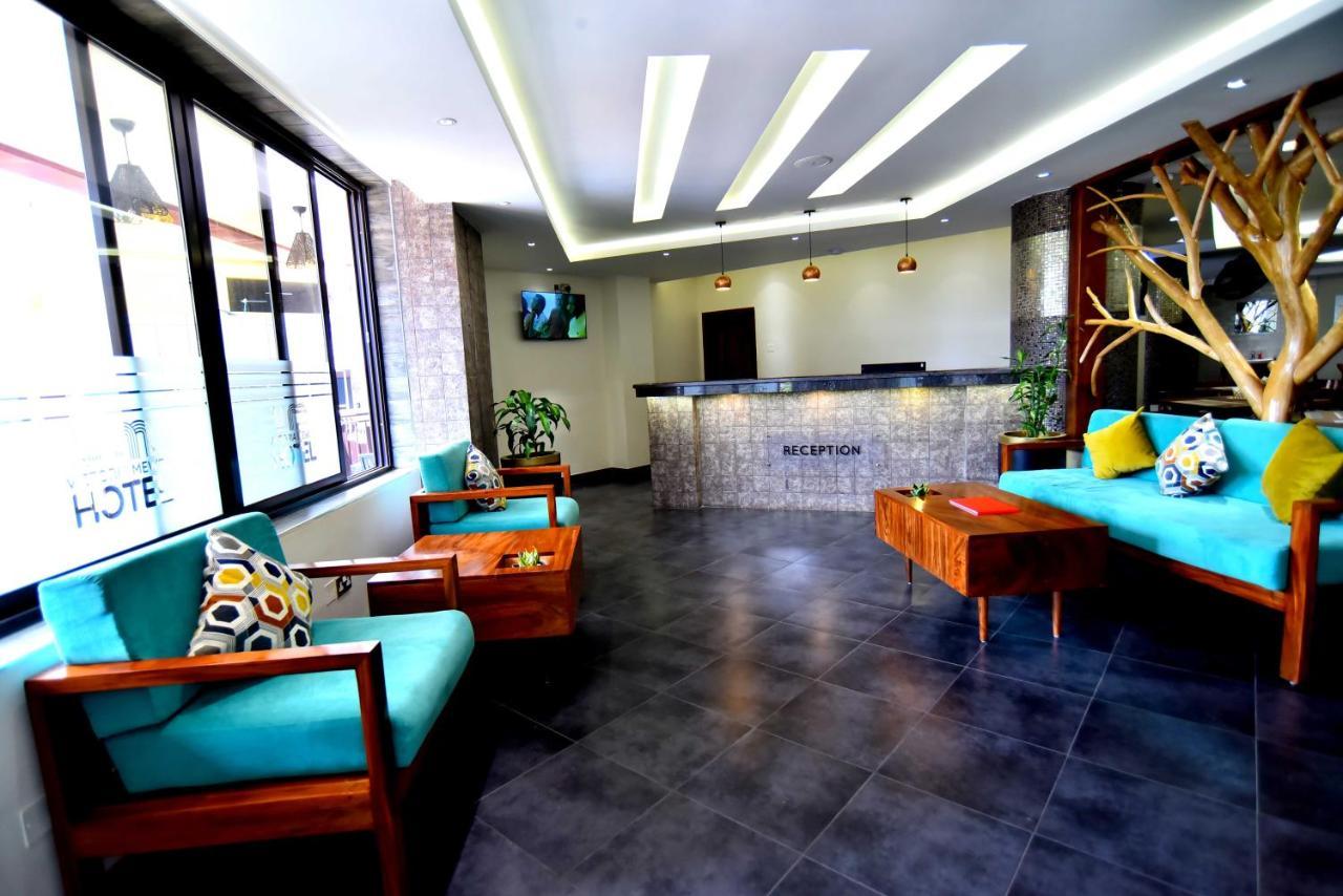 Victoria Mews Hotel 坎帕拉 外观 照片